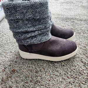 Cat and Jack kids Grey Karen Boots. Size 2 big kids